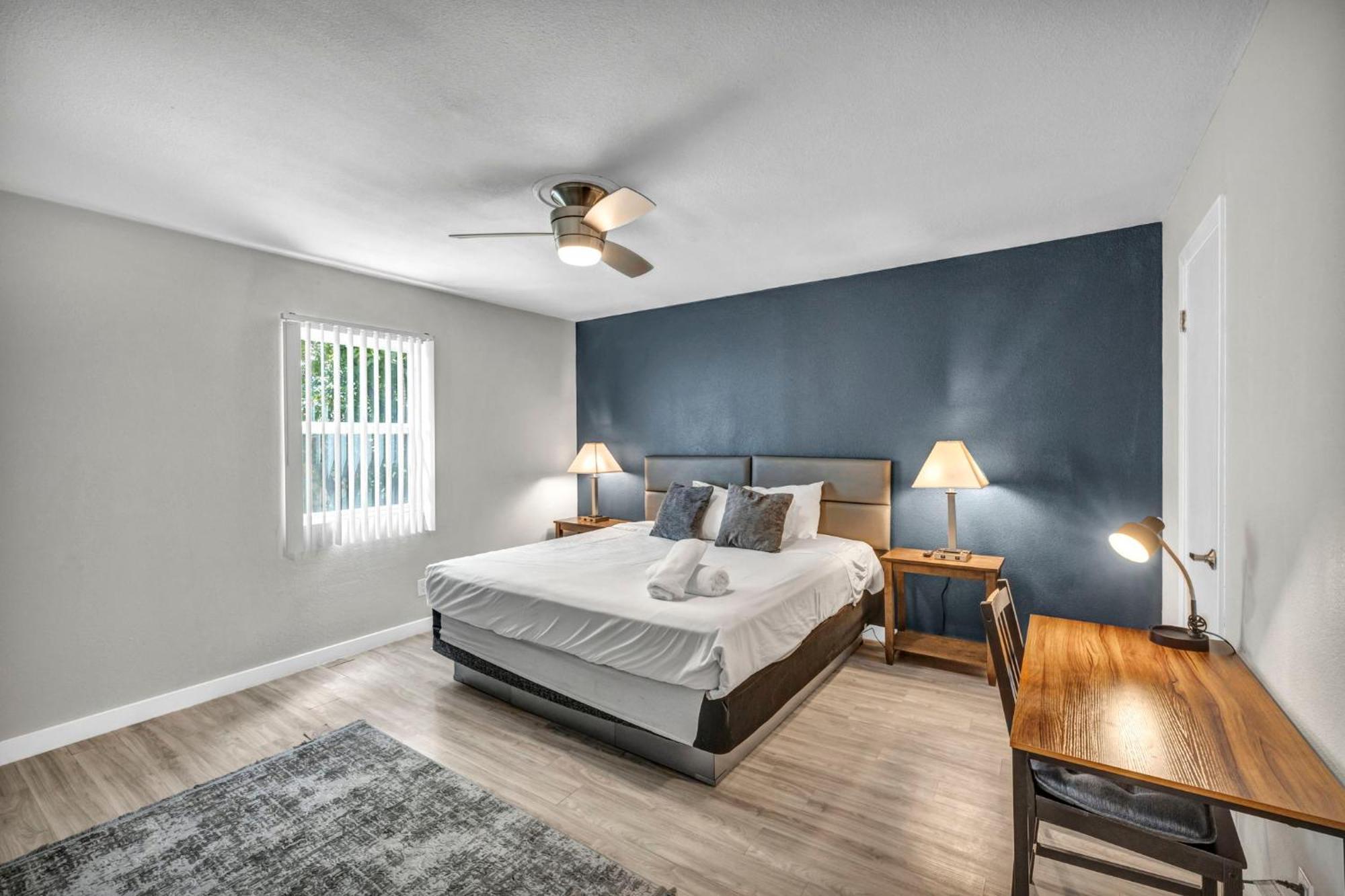 King Suite W Fast Wifi - Free Parking, Sleeps 6 Austin Exterior photo